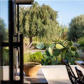 6 bedroom villa with pool and sea views near Noto, Sicily, sleeps 12